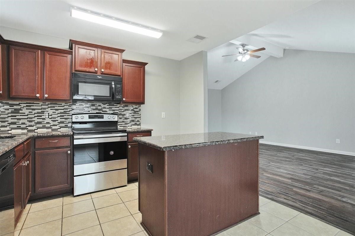 104 Indigo Brush Drive, La Marque, TX 77568 104 Indigo Brush Drive, La Marque, TX 77568