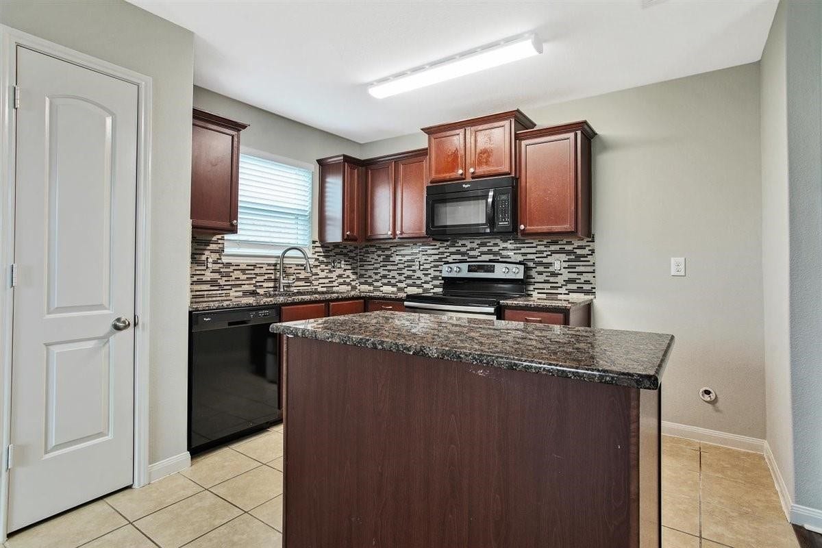 104 Indigo Brush Drive, La Marque, TX 77568 104 Indigo Brush Drive, La Marque, TX 77568
