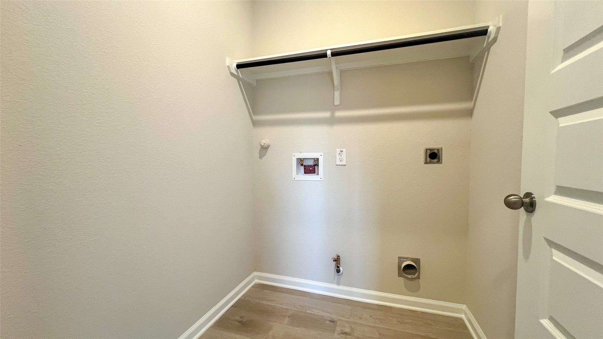 623 Woodhaven Lakes Drive, La Marque, TX 77568 The Sparrow II- Utility Room. Sample floor plan image for illustration; upgrades, options, and colors may vary.