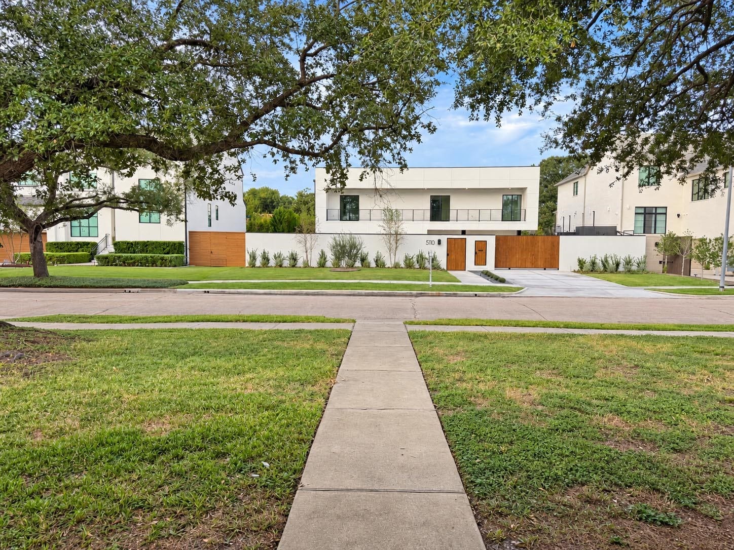 5111 Glenmeadow Drive, Houston, TX 77096 New construction across the street