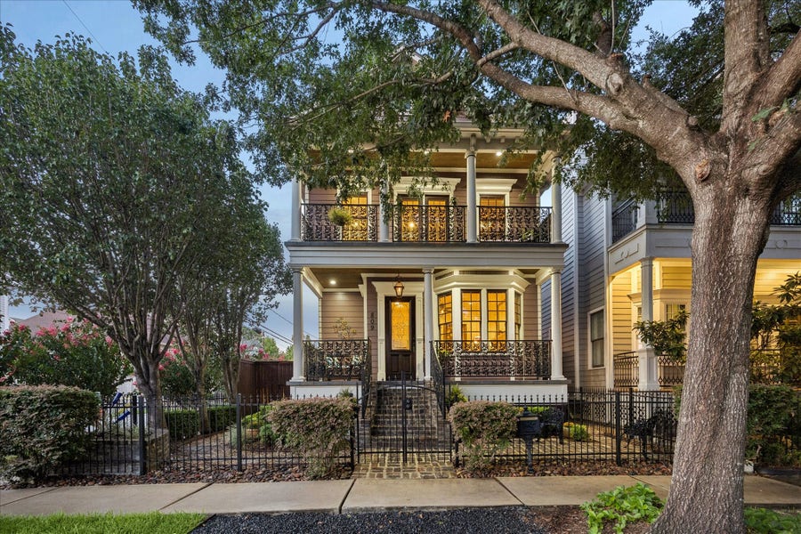 Property photo for 809 W 9th Street, Houston, TX