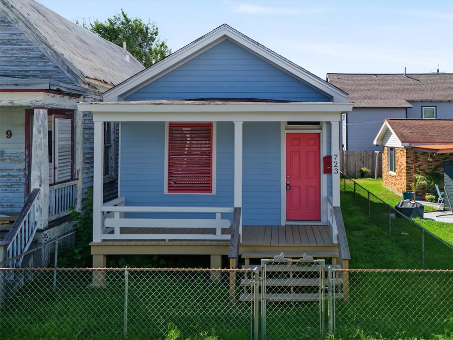 Property photo for 723 Sealy Street, Galveston, TX