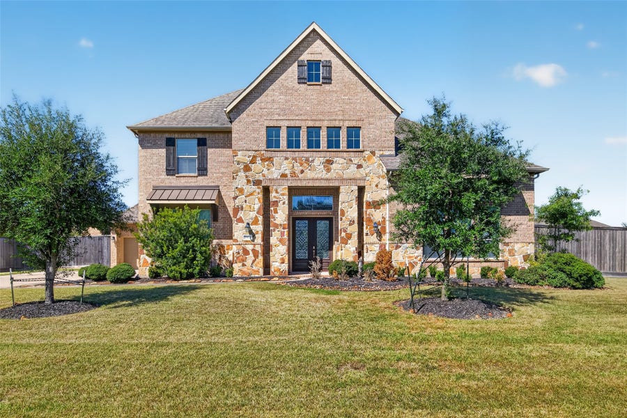Property photo for 1902 Creekwood Lane, Friendswood, TX
