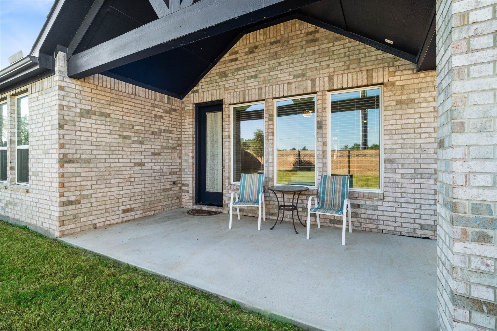 The rear covered patio reveals a massive footprint with plenty of room to BBQ, set up a full outdoor dining set, or design a custom lounge space right outside your back door.