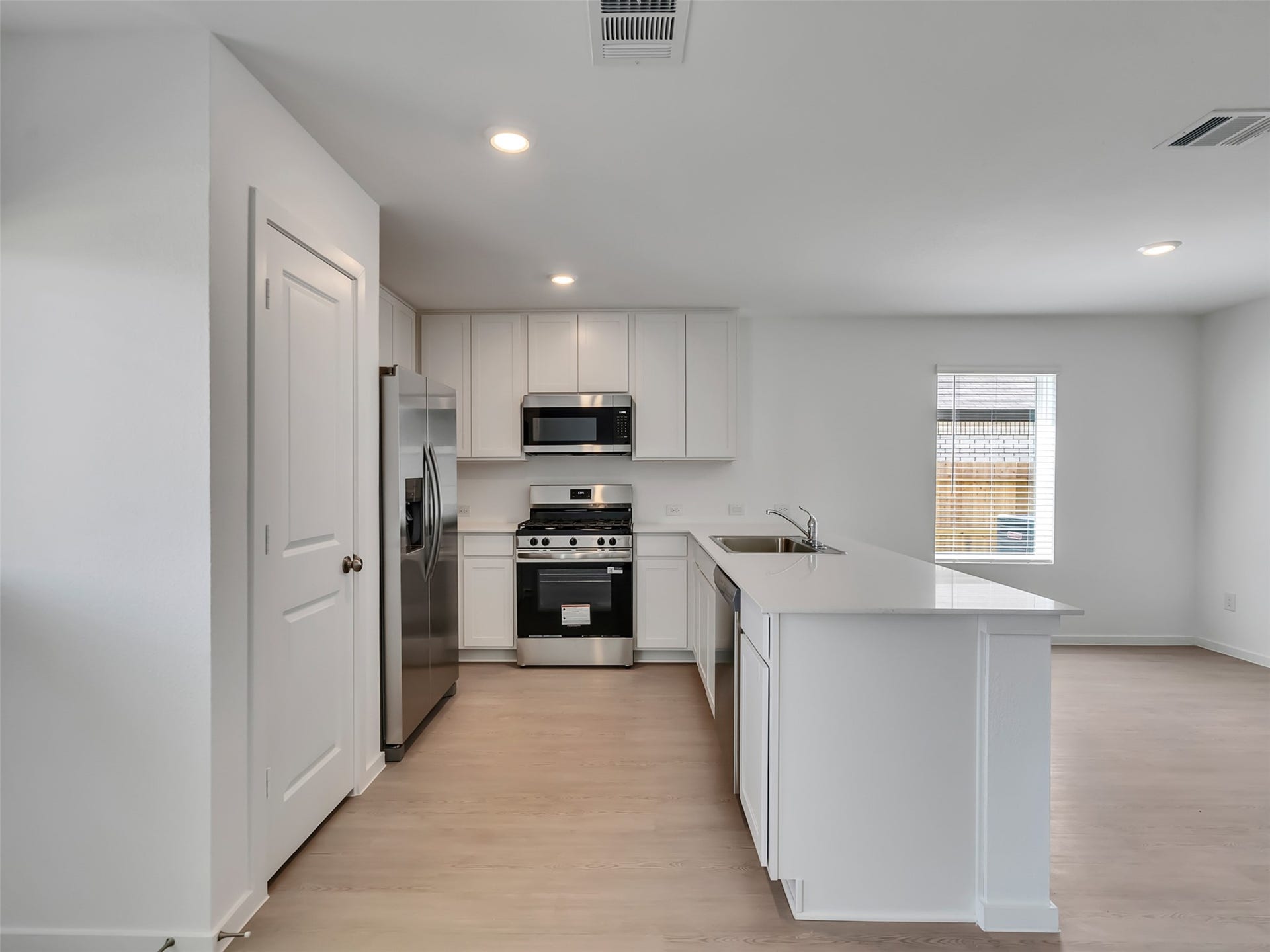 915 Capracotta Drive, Huffman, TX 77336 915 Capracotta Drive, Huffman, TX 77336