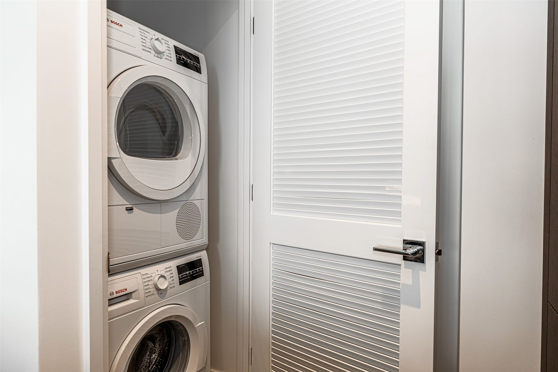 1701 Hermann Drive, #25A, Houston, TX 77004 Bosch stacker Washer and Dryer included.