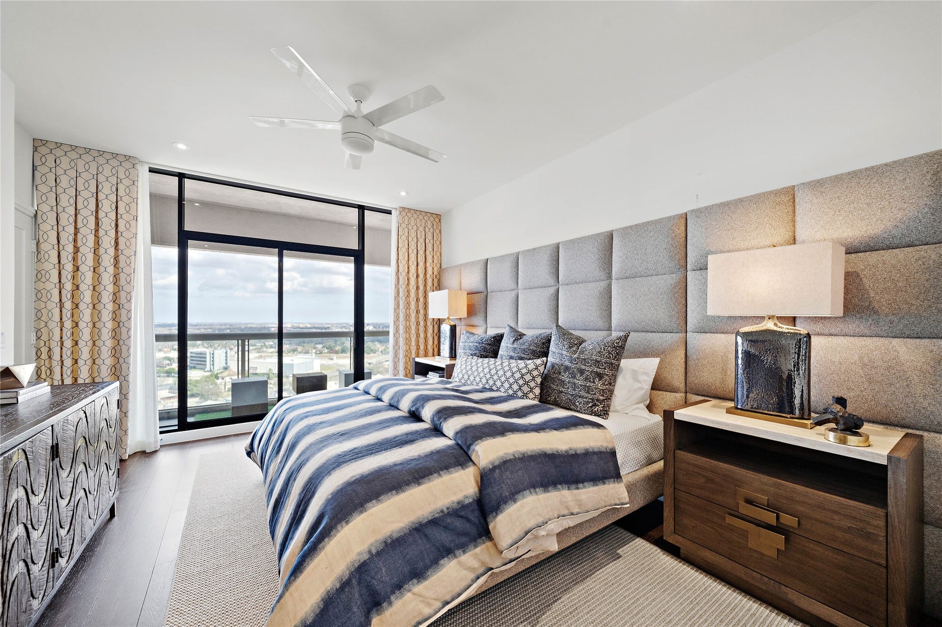 1701 Hermann Drive, #25A, Houston, TX 77004 The large bedroom easily fits a king bed and has balcony access.