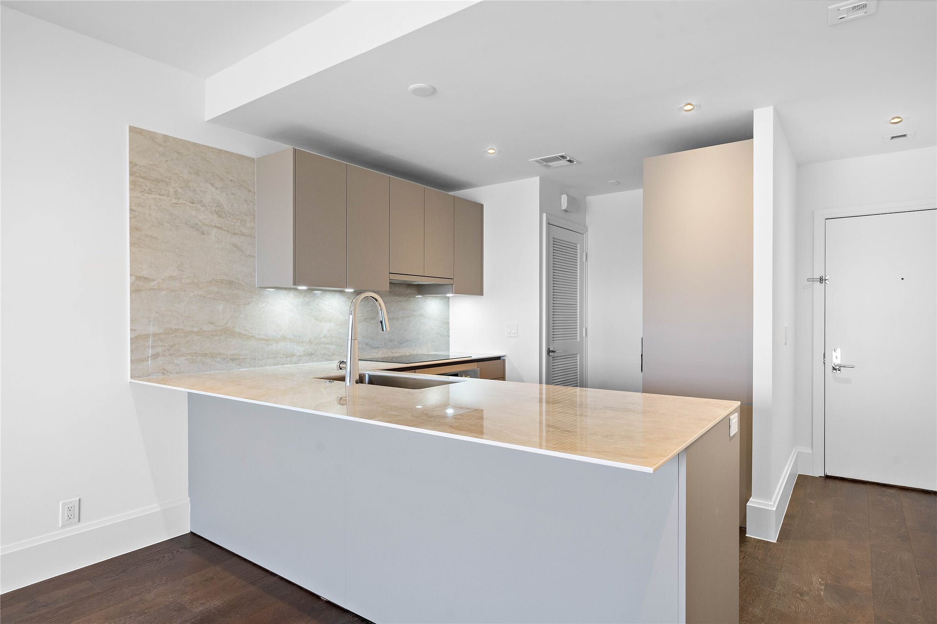 1701 Hermann Drive, #25A, Houston, TX 77004 Residence is entirely hardscape, including wide plank engineered hardwood and large format tile floors.