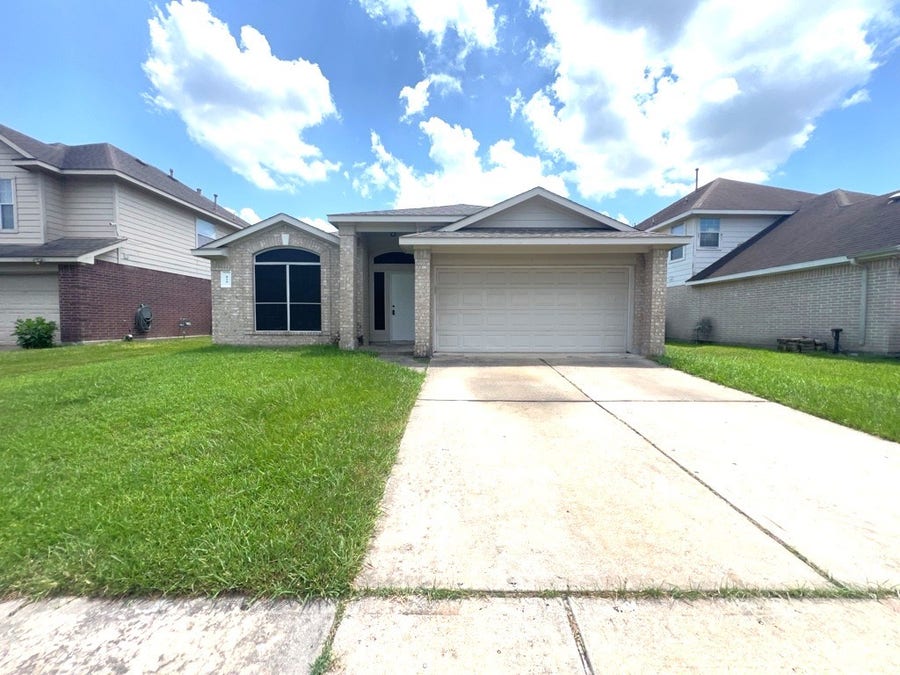 Property photo for 810 Chance Lane, Baytown, TX