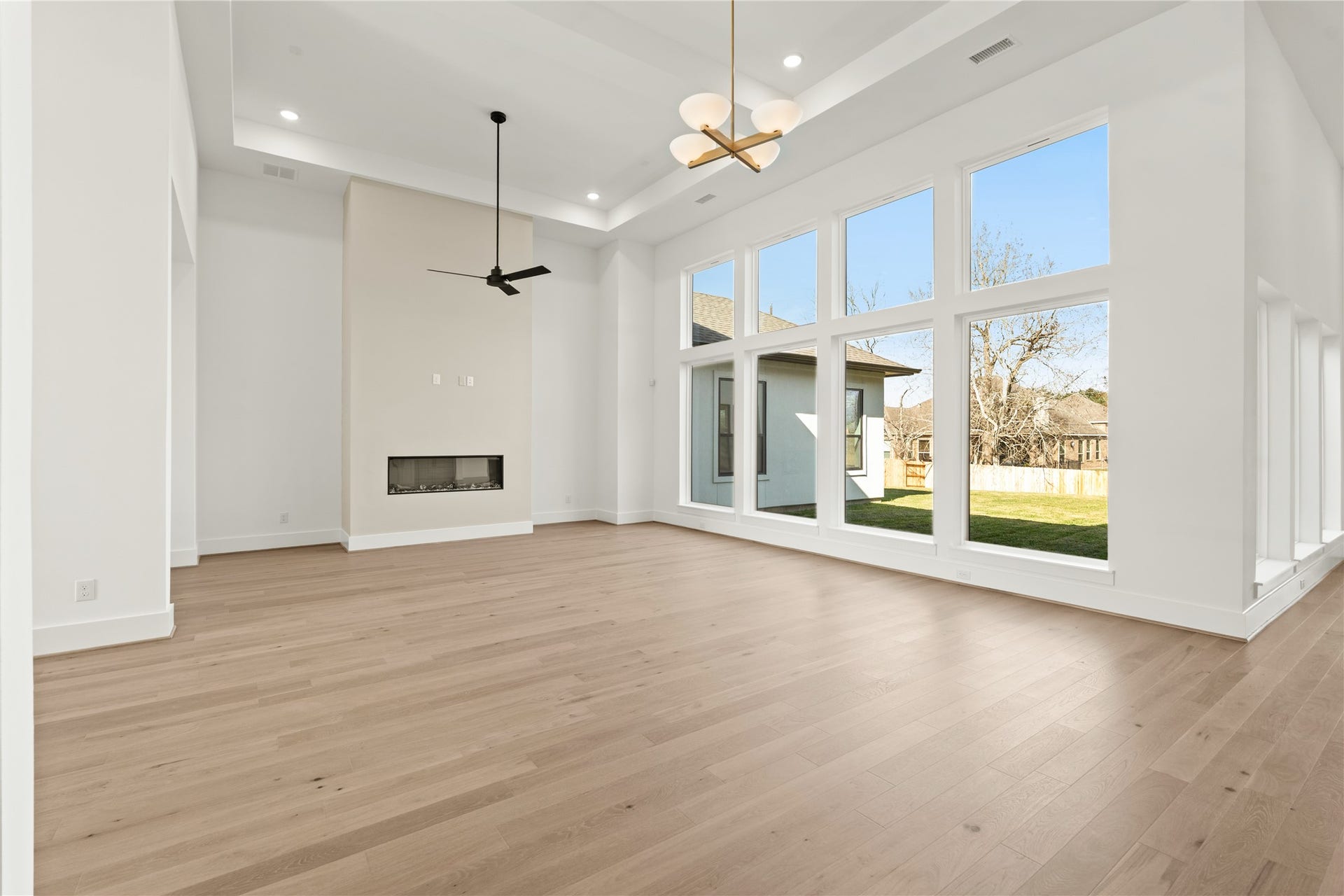 33003 Fulshear Rose Court, Fulshear, TX 77441 Images shown are of a similar home and are for representation purposes only. Actual features and finishes may vary.