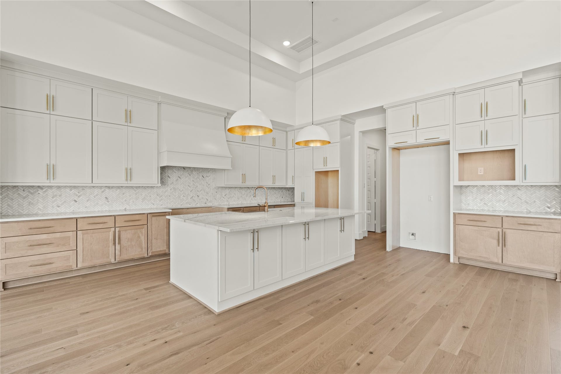 33003 Fulshear Rose Court, Fulshear, TX 77441 Images shown are of a similar home and are for representation purposes only. Actual features and finishes may vary.