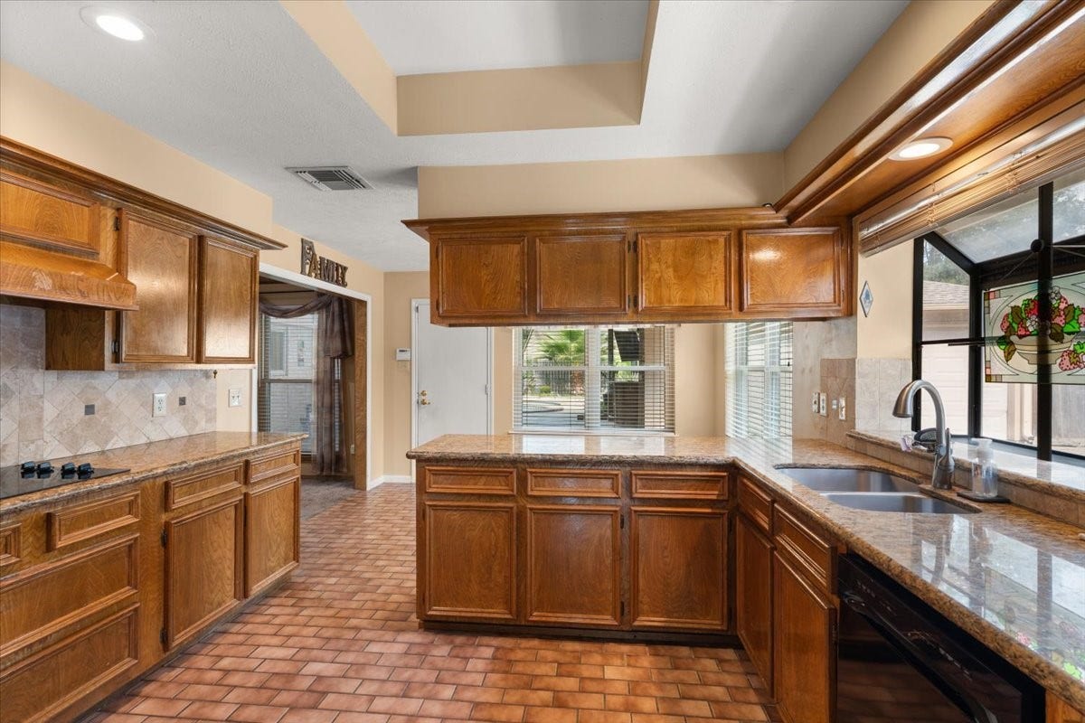 Enjoy plenty of room to move around the kitchen, with an easy flow that makes cooking, preparing meals, and entertaining a breeze.