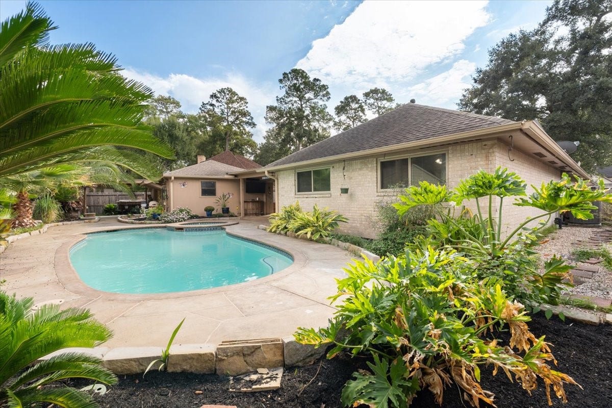 Enjoy sunny afternoons and relaxing evenings by the beautiful swimming pool, the perfect setting for entertaining guests or unwinding at home.