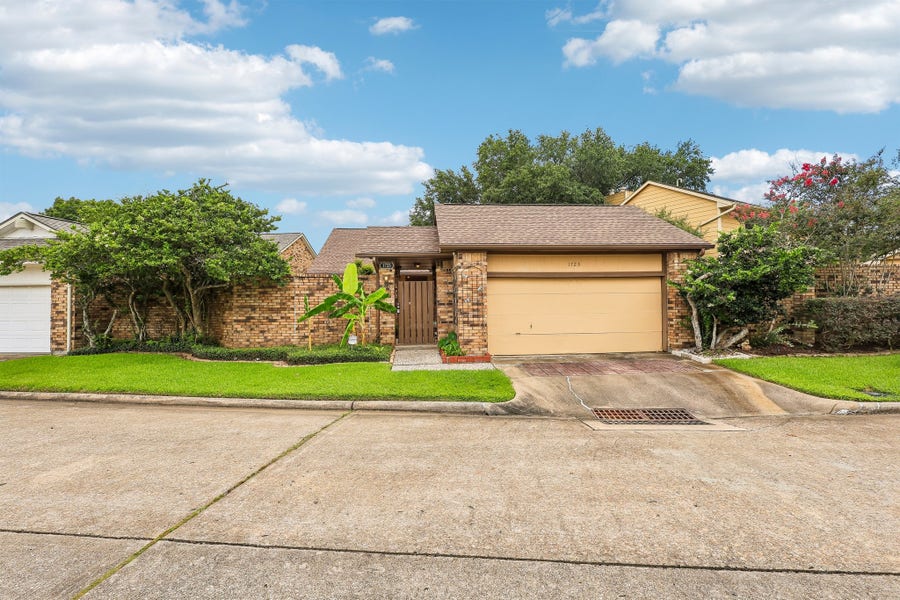 Property photo for 1723 Sullins Way, Houston, TX