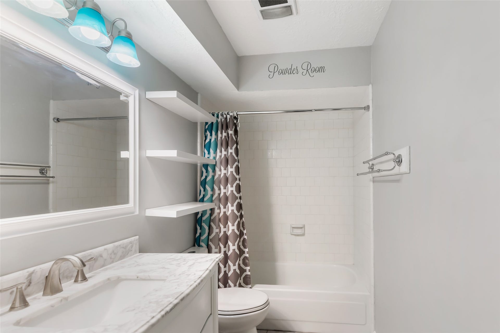 4210 Valley Glade Drive, Kingwood, TX 77345 Secondary bathroom