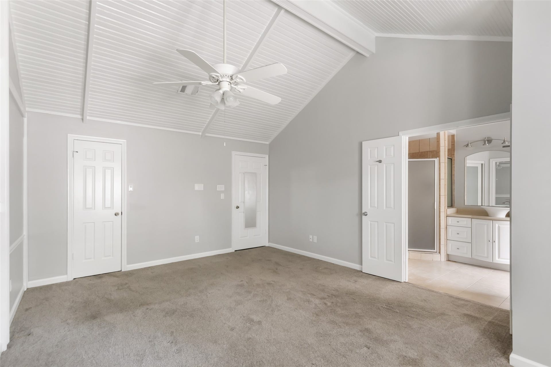 4210 Valley Glade Drive, Kingwood, TX 77345 Primary bedroom suite