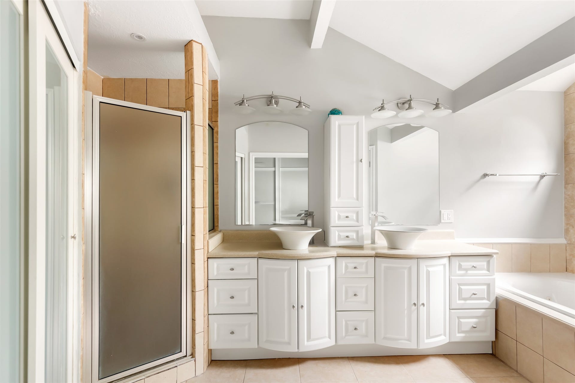 4210 Valley Glade Drive, Kingwood, TX 77345 Primary bath