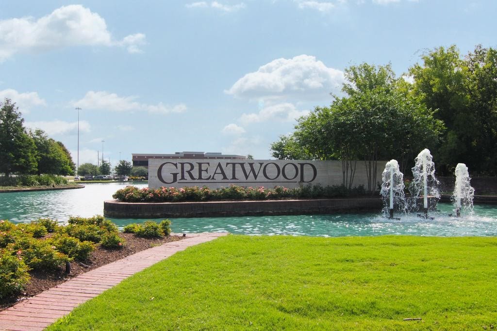 1855 American Elm Court, Sugar Land, TX 77479 YOU WILL LOVE LIVING IN GREATWOOD!