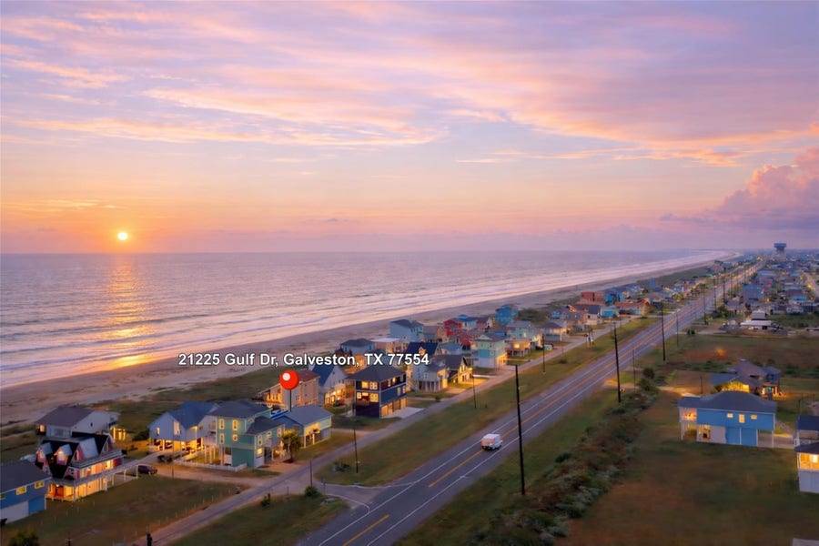 Property photo for 21225 Gulf Dr, Galveston, TX