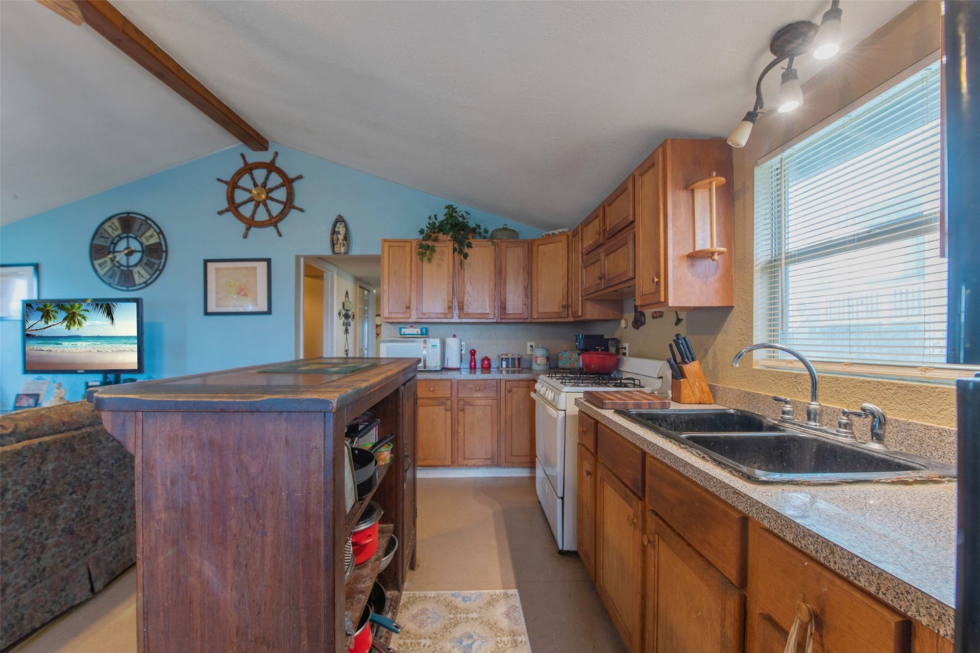 7030 Terrasso Drive, Hitchcock, TX 77563 7030 Terrasso Drive, Hitchcock, TX 77563