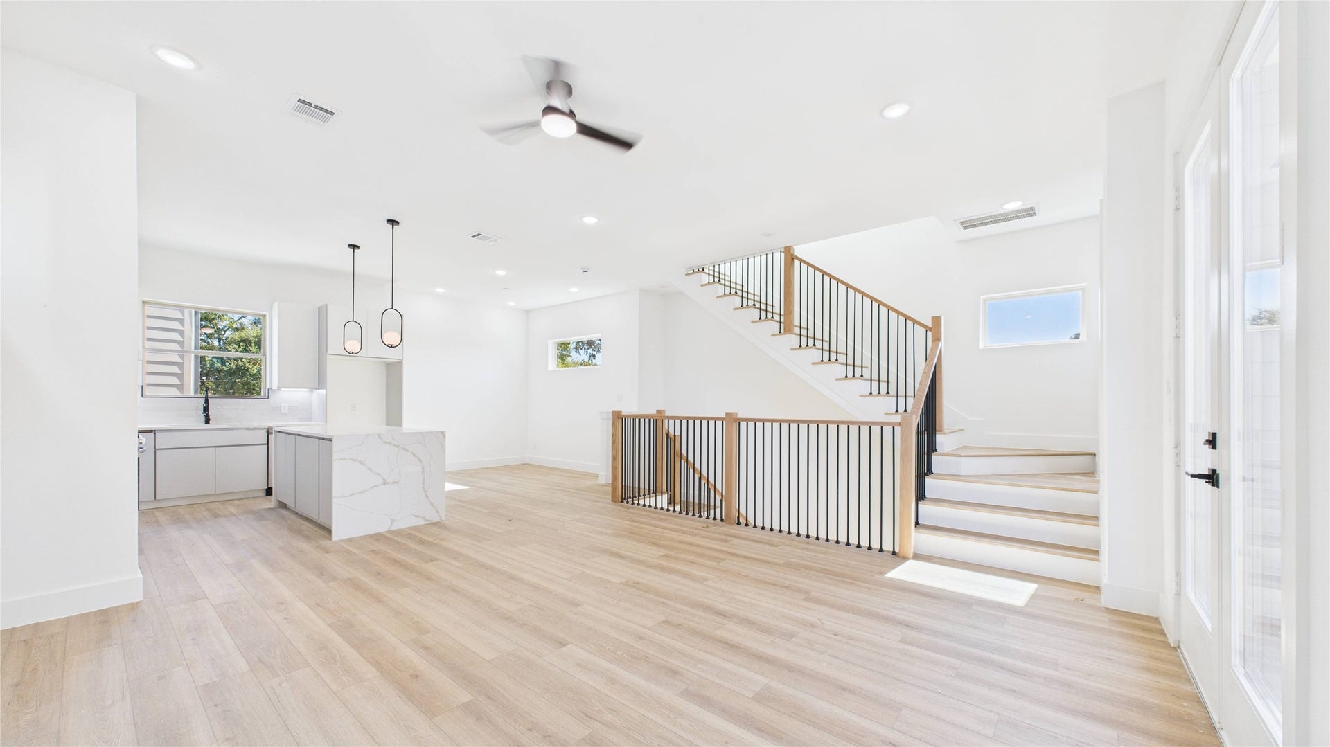 5316 Terry Street, Houston, TX 77009 Open concept living area