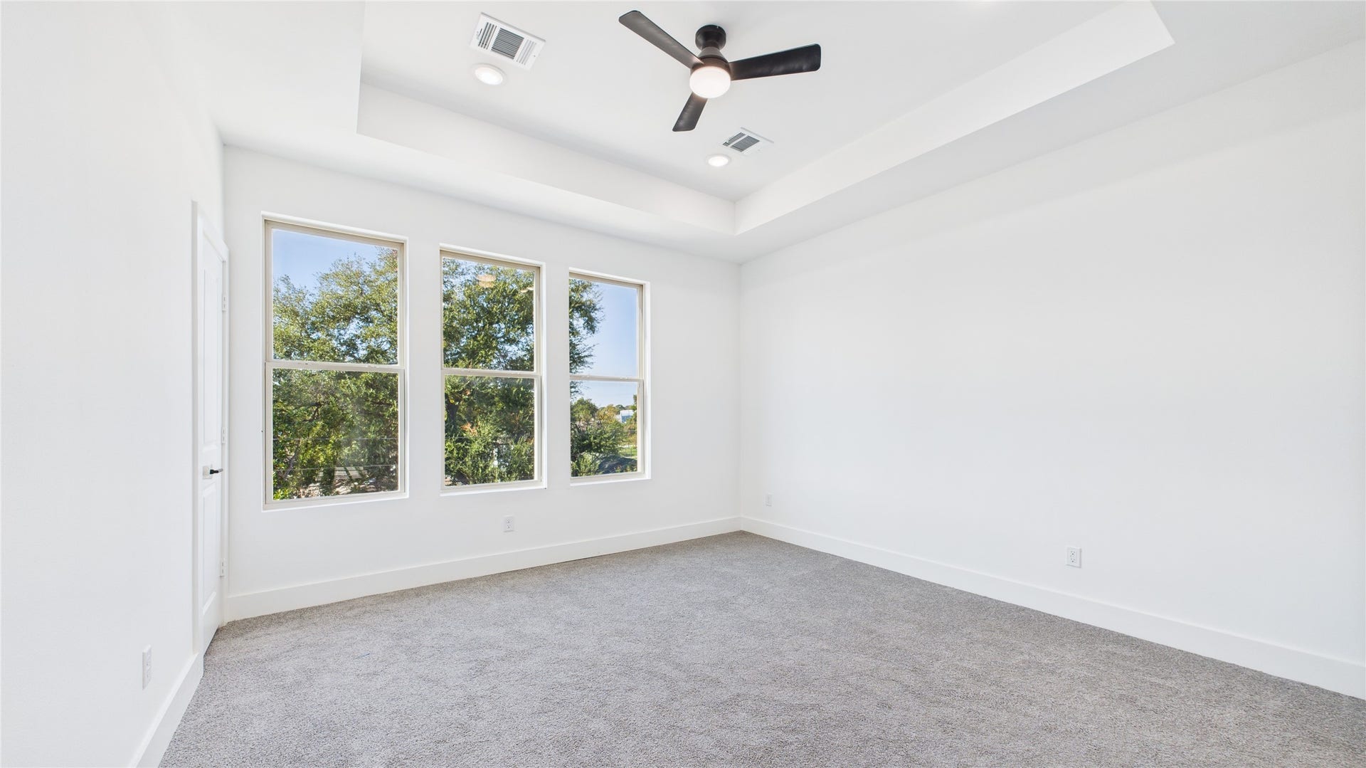5316 Terry Street, Houston, TX 77009 Large primary with lots of natural lighting