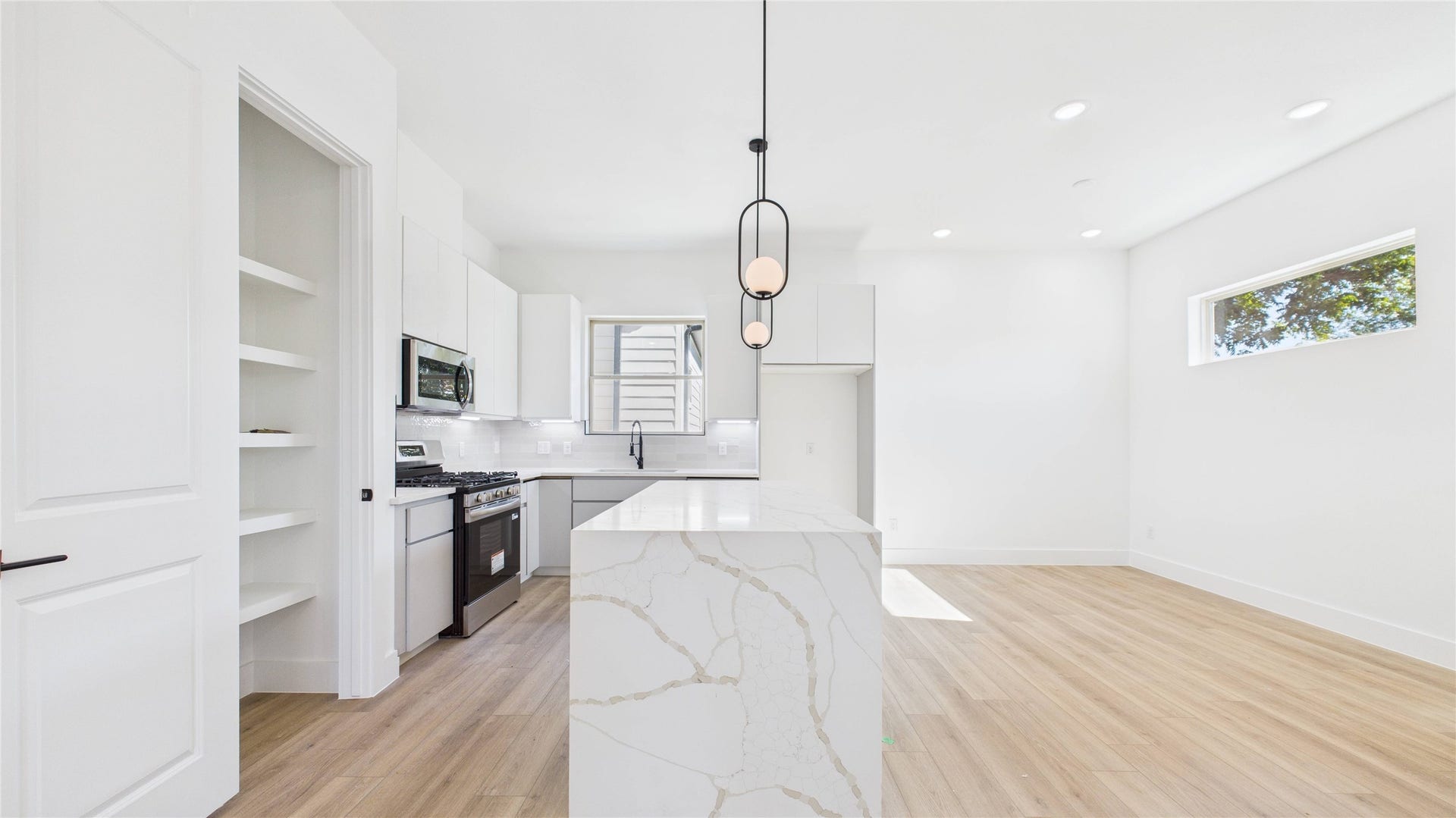 5316 Terry Street, Houston, TX 77009 Spacious kitchen perfect for hosting