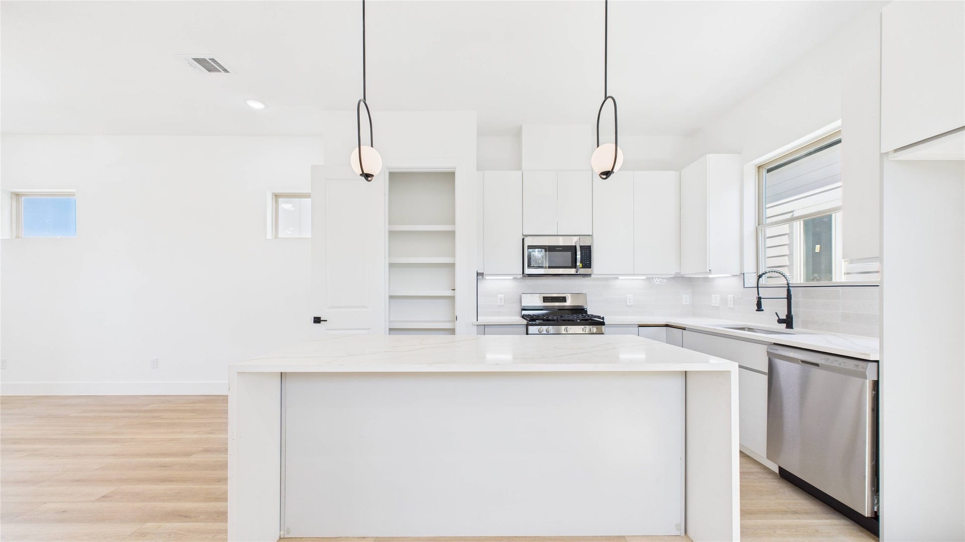 5316 Terry Street, Houston, TX 77009 Large island