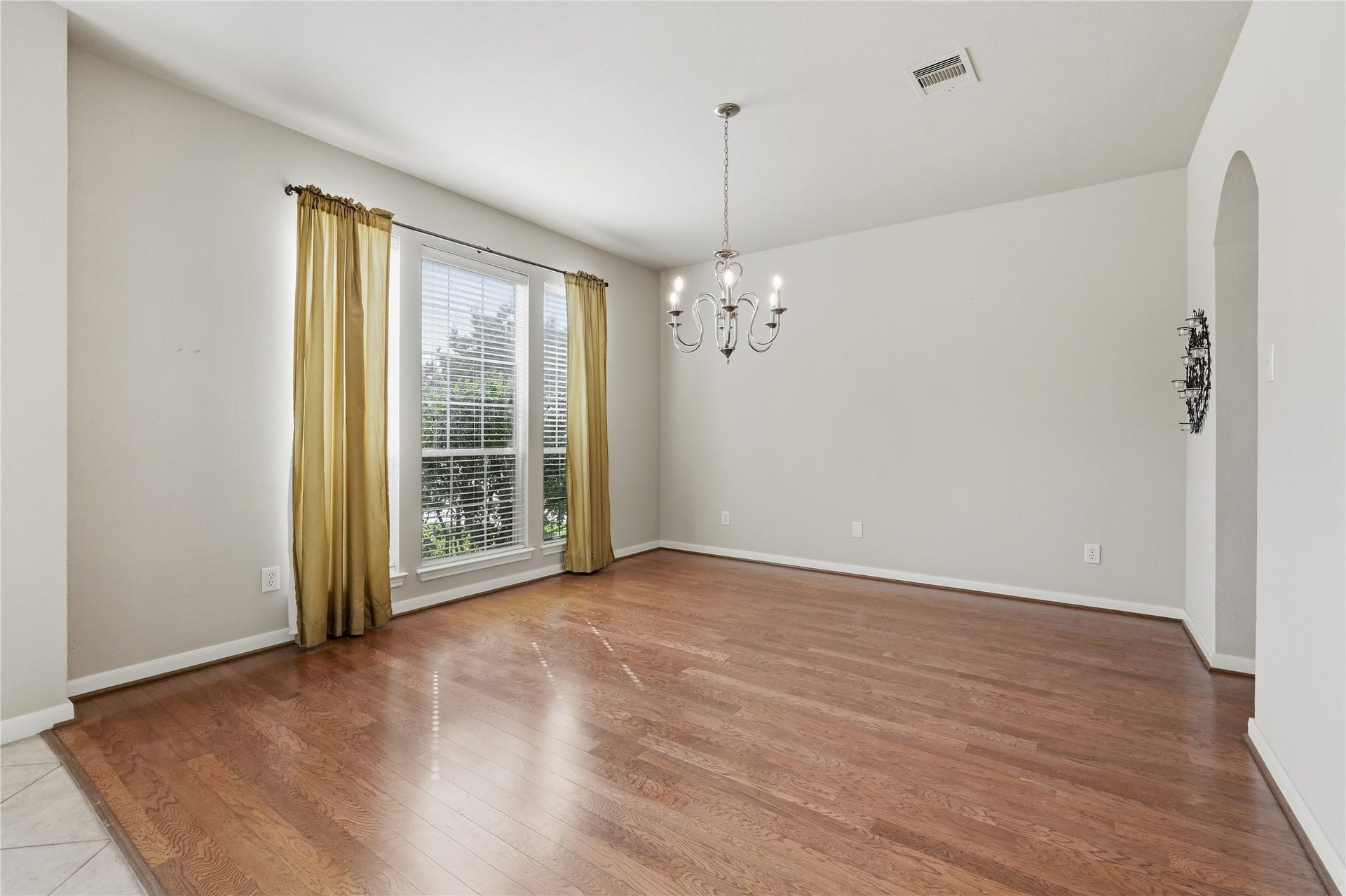 907 Colorado Springs Court, Spring, TX 77373 Formal dining room.
