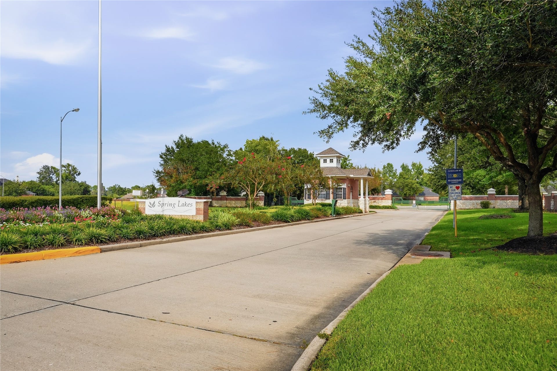 907 Colorado Springs Court, Spring, TX 77373 You will love this quiet gated neighborhood.