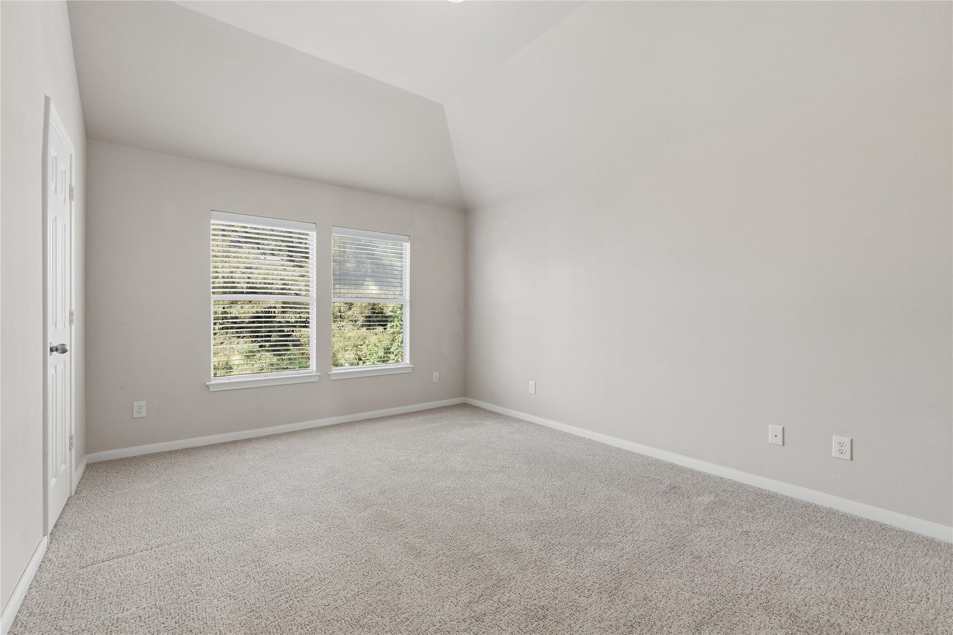 907 Colorado Springs Court, Spring, TX 77373 Secondary bedroom located on the second floor.