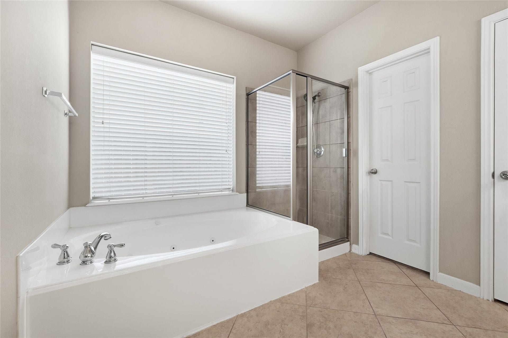 907 Colorado Springs Court, Spring, TX 77373 Primary bathroom.