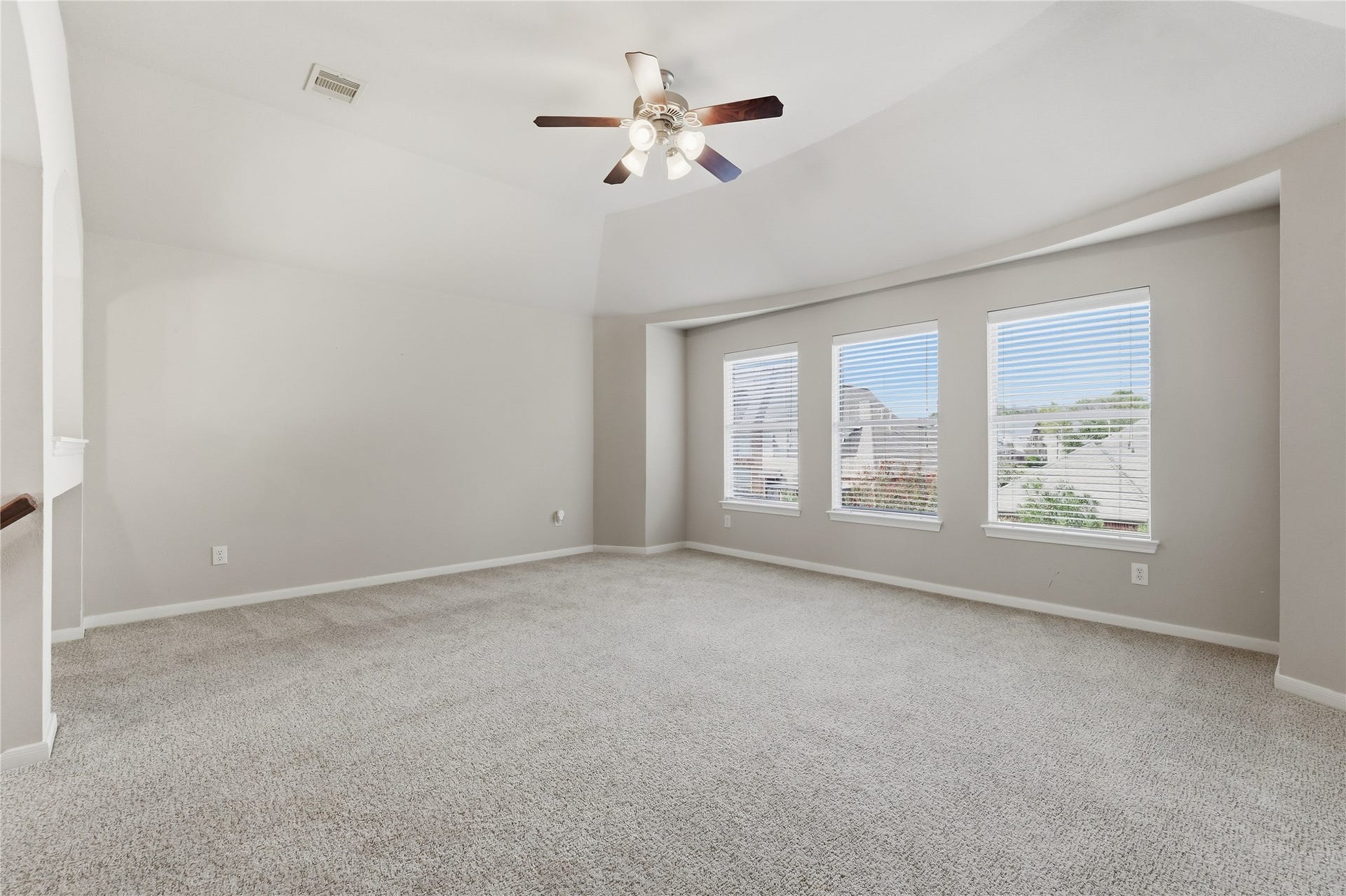 907 Colorado Springs Court, Spring, TX 77373 This is the game room. Notice the large windows!