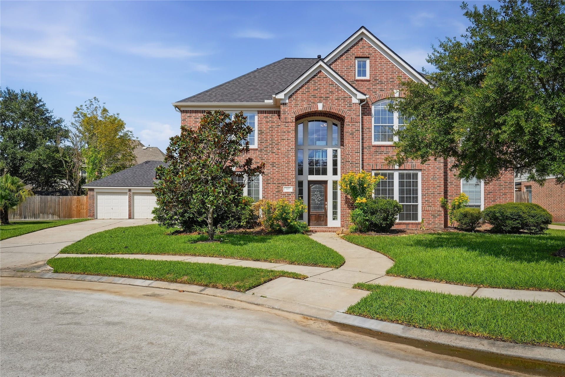 907 Colorado Springs Court, Spring, TX 77373 Welcome to this beautiful Perry home in the gated community of Spring Lakes.