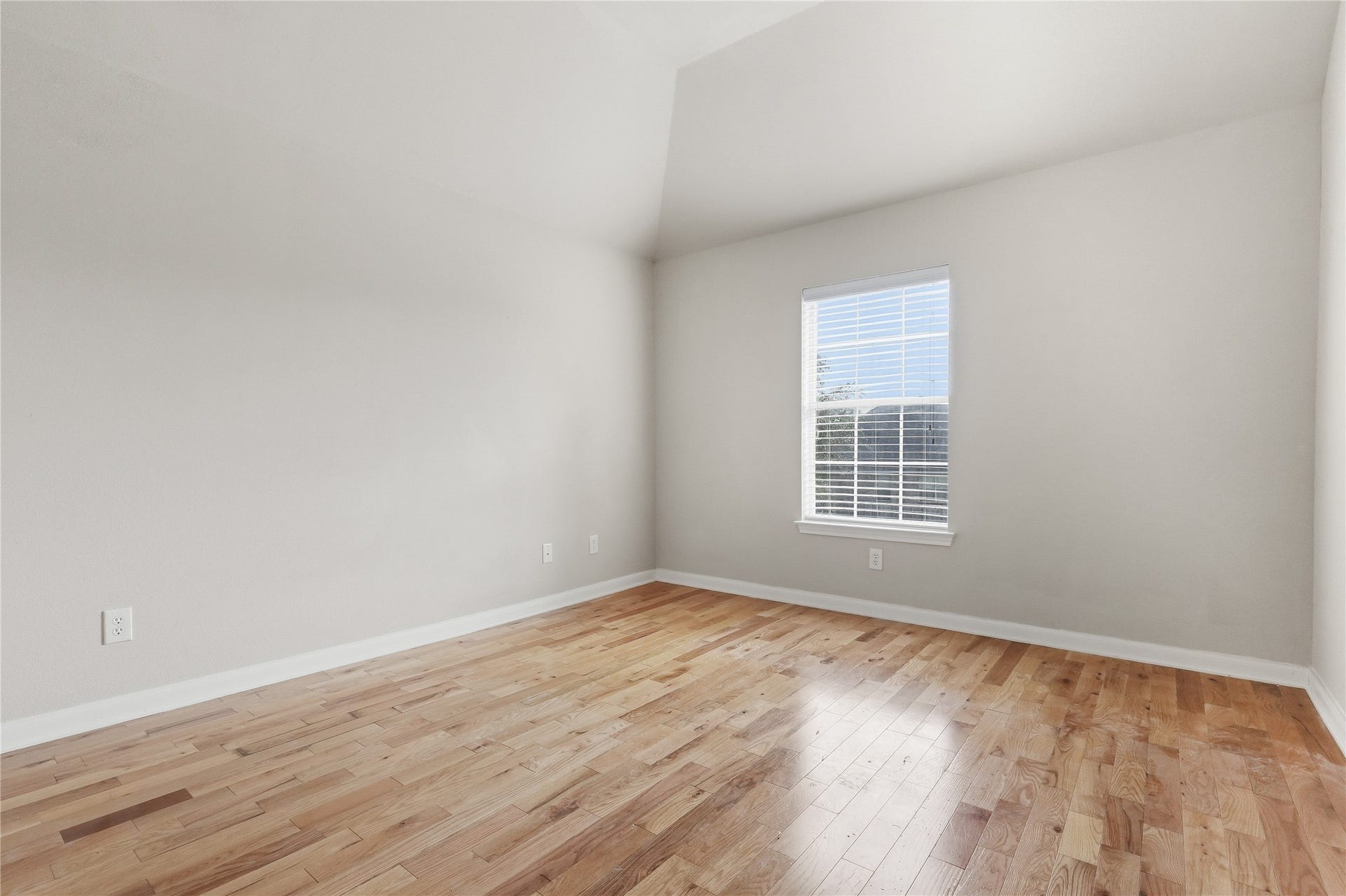 907 Colorado Springs Court, Spring, TX 77373 Secondary bedroom located on the second floor.