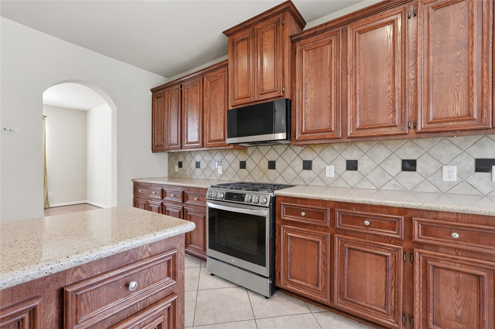 907 Colorado Springs Court, Spring, TX 77373 The kitchen has beautiful rich cabinets and stainless steal appliances.