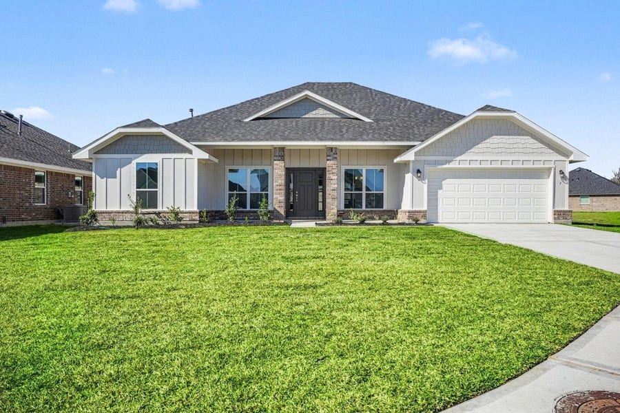 Property photo for 10 Keystone Court, Angleton, TX