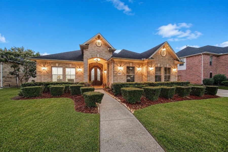 Property photo for 3831 Lakeridge Canyon Drive, Sugar Land, TX