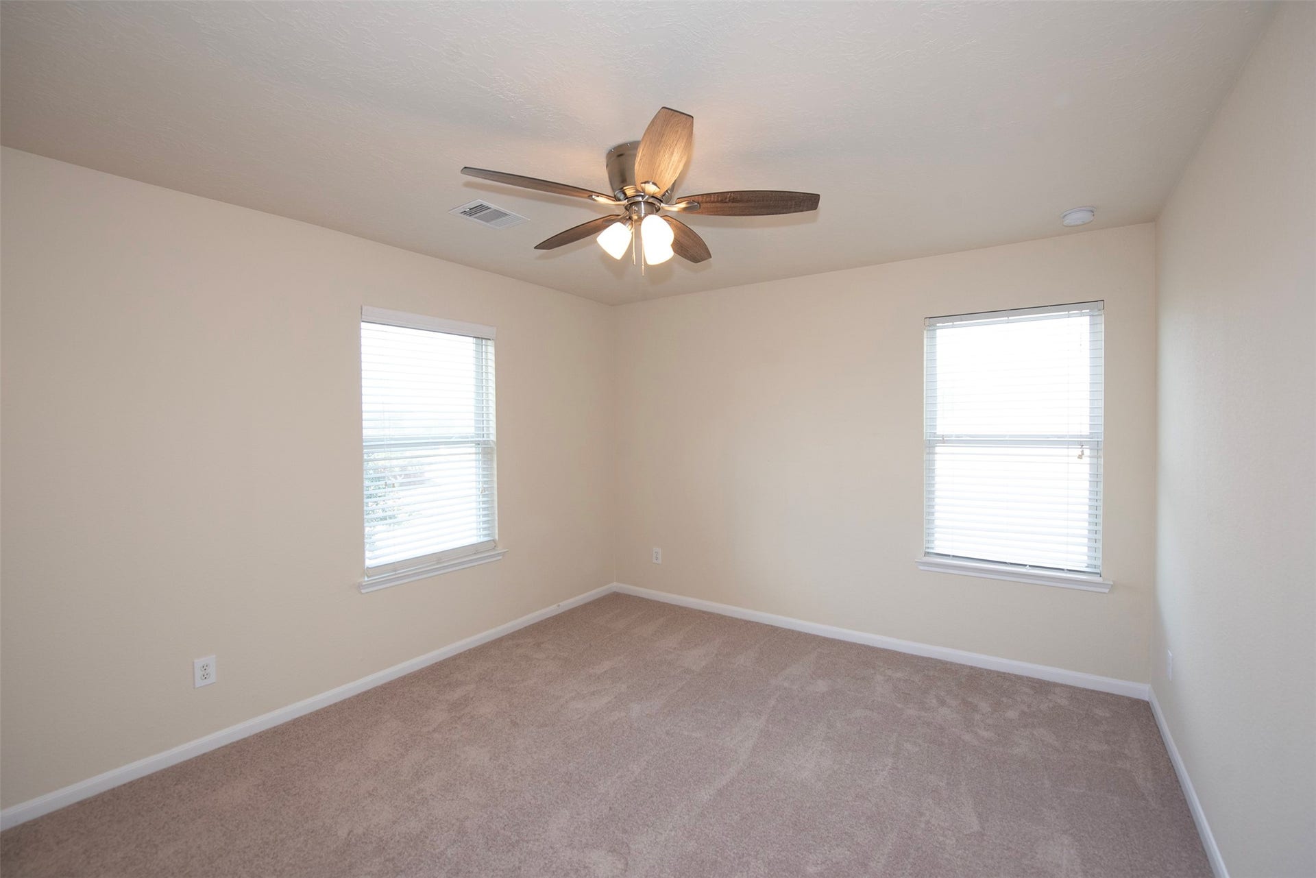106 Easton Glen Lane, Dickinson, TX 77539 Bedroom # 2 - Open and spacious!