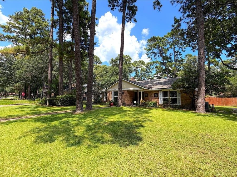 Property photo for 1402 Trailwood Village Drive, Houston, TX