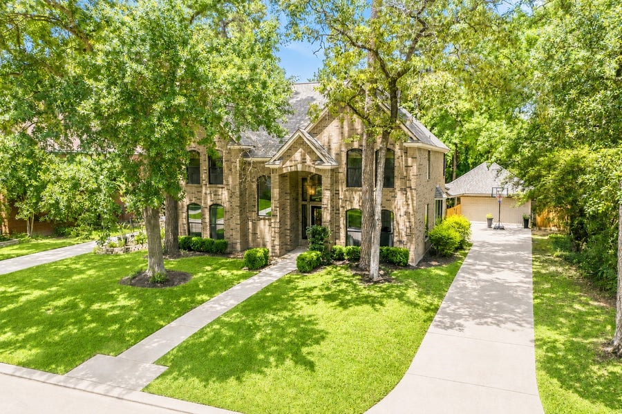 Property photo for 10 Brookline Court, The Woodlands, TX