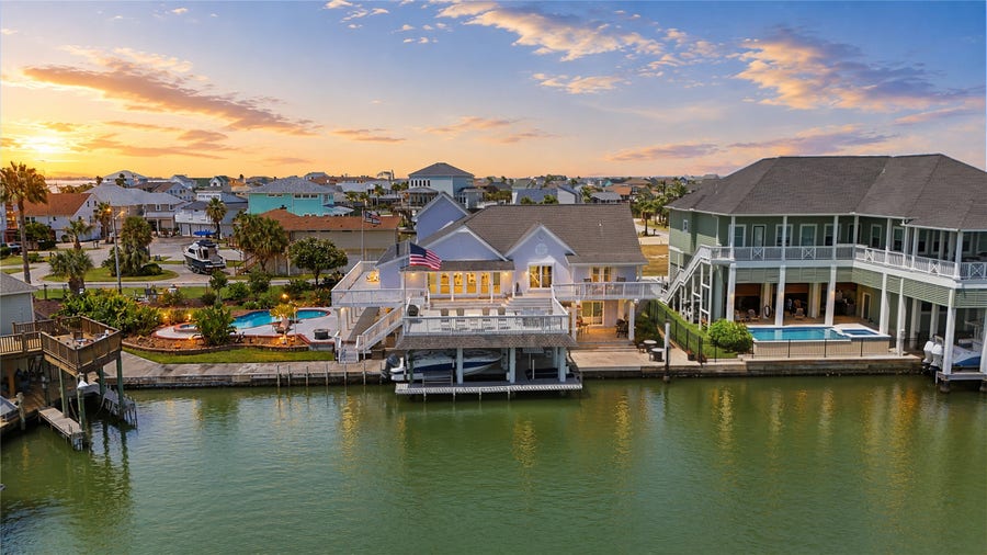 Property photo for 208 Coconut Street, Tiki Island, TX
