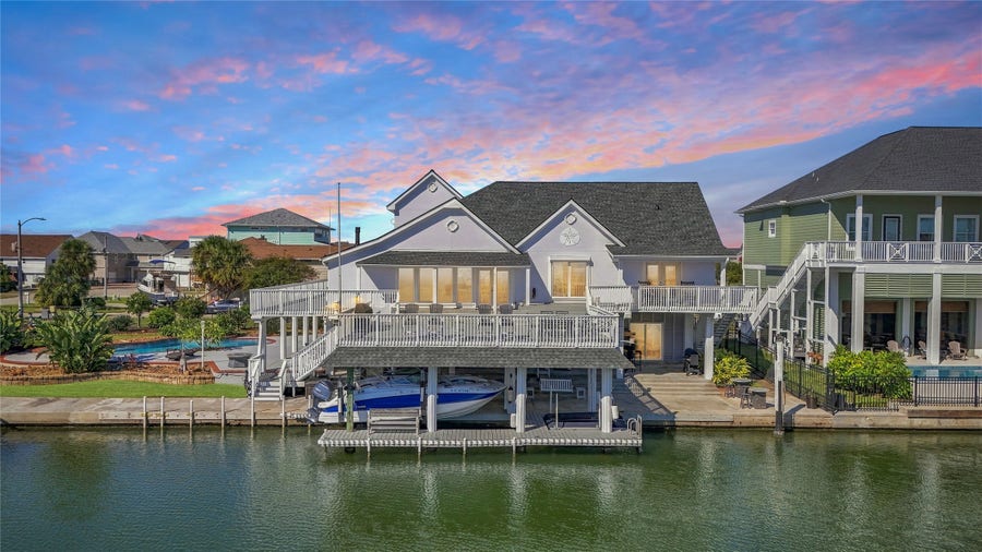 Property photo for 208 Coconut Street, Tiki Island, TX