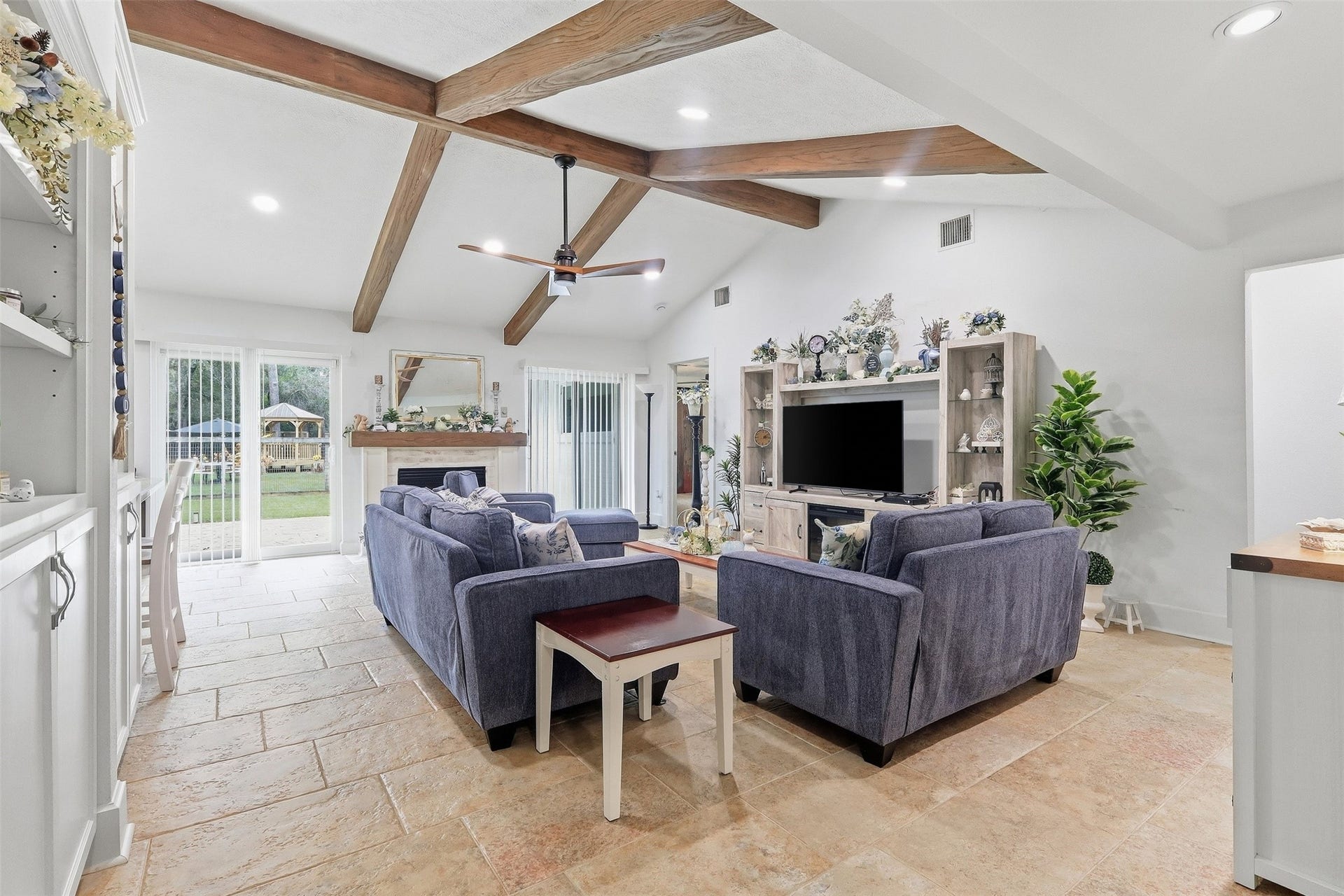 Vaulted ceiling with beam details