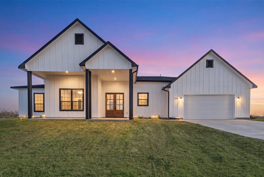Property photo for 519 Chuckwagon Trail, Angleton, TX
