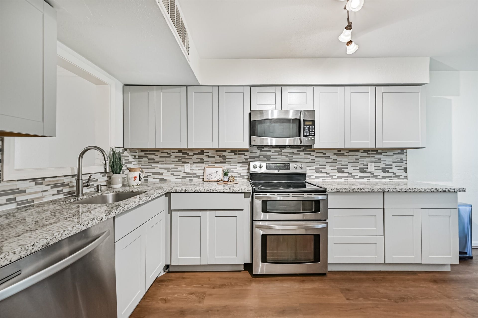 5215 Arboles Drive, #C, Houston, TX 77035 5215 Arboles Drive, #C, Houston, TX 77035