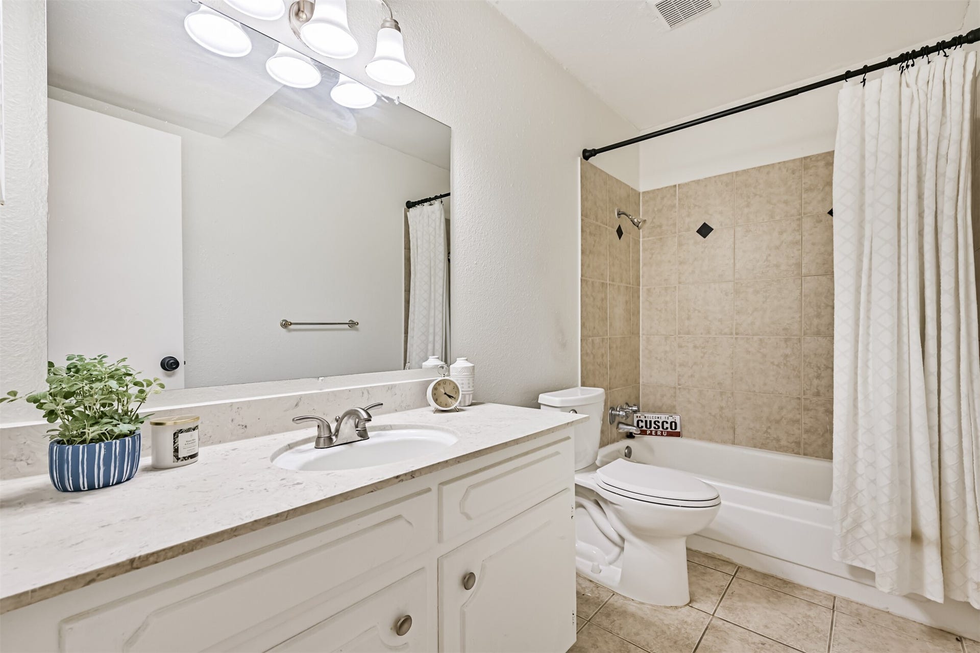 5215 Arboles Drive, #C, Houston, TX 77035 5215 Arboles Drive, #C, Houston, TX 77035