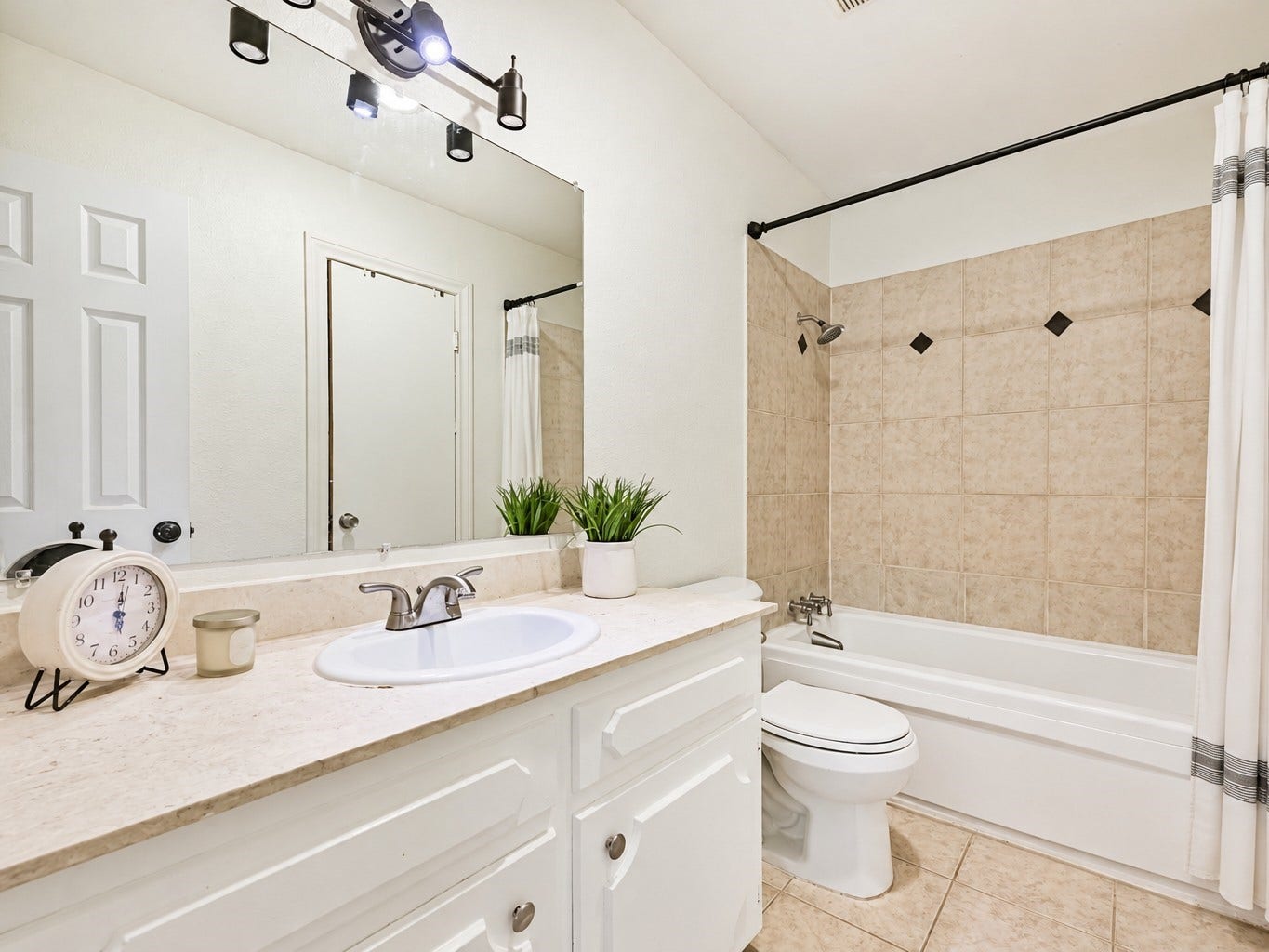 5215 Arboles Drive, #C, Houston, TX 77035 5215 Arboles Drive, #C, Houston, TX 77035