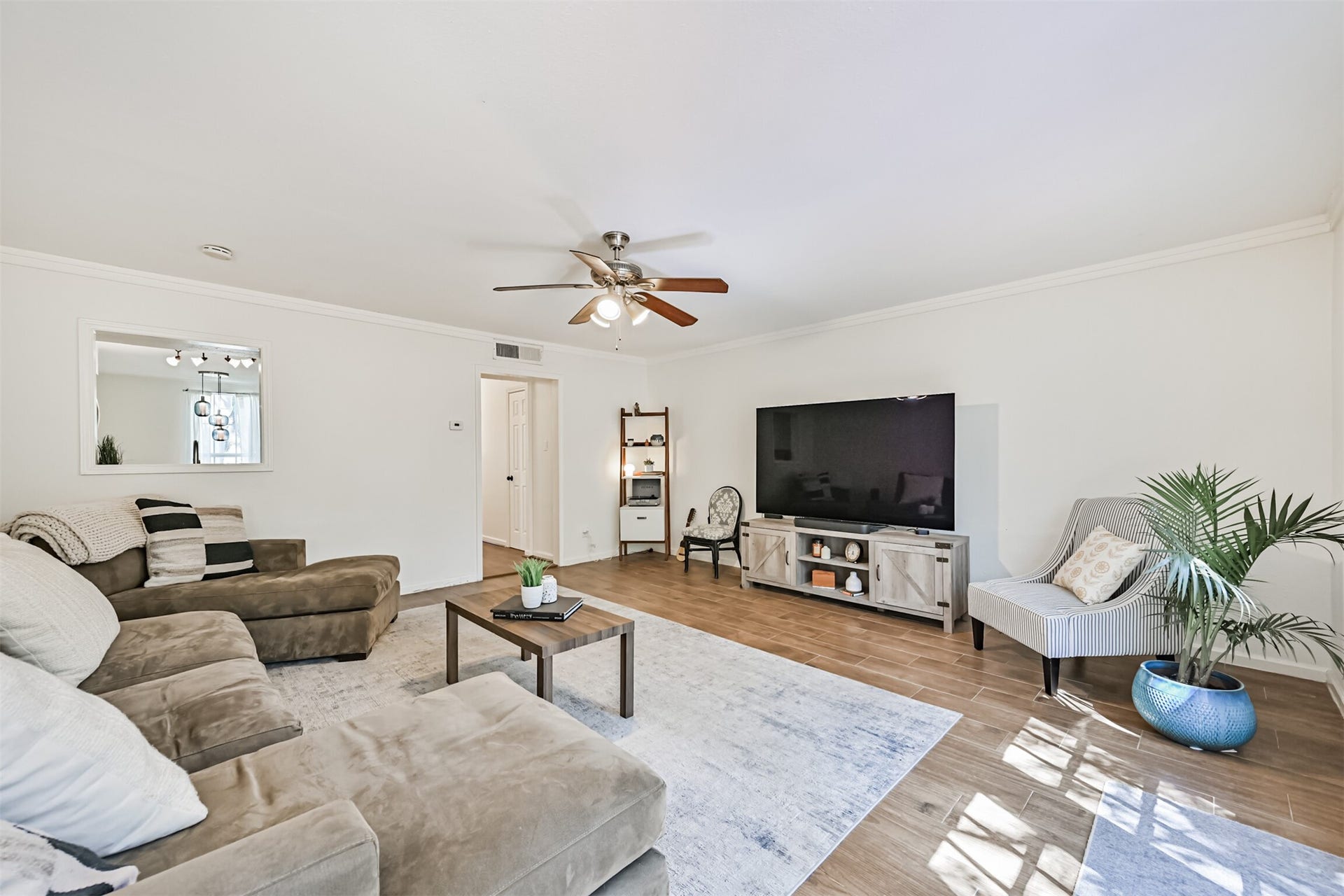 5215 Arboles Drive, #C, Houston, TX 77035 5215 Arboles Drive, #C, Houston, TX 77035