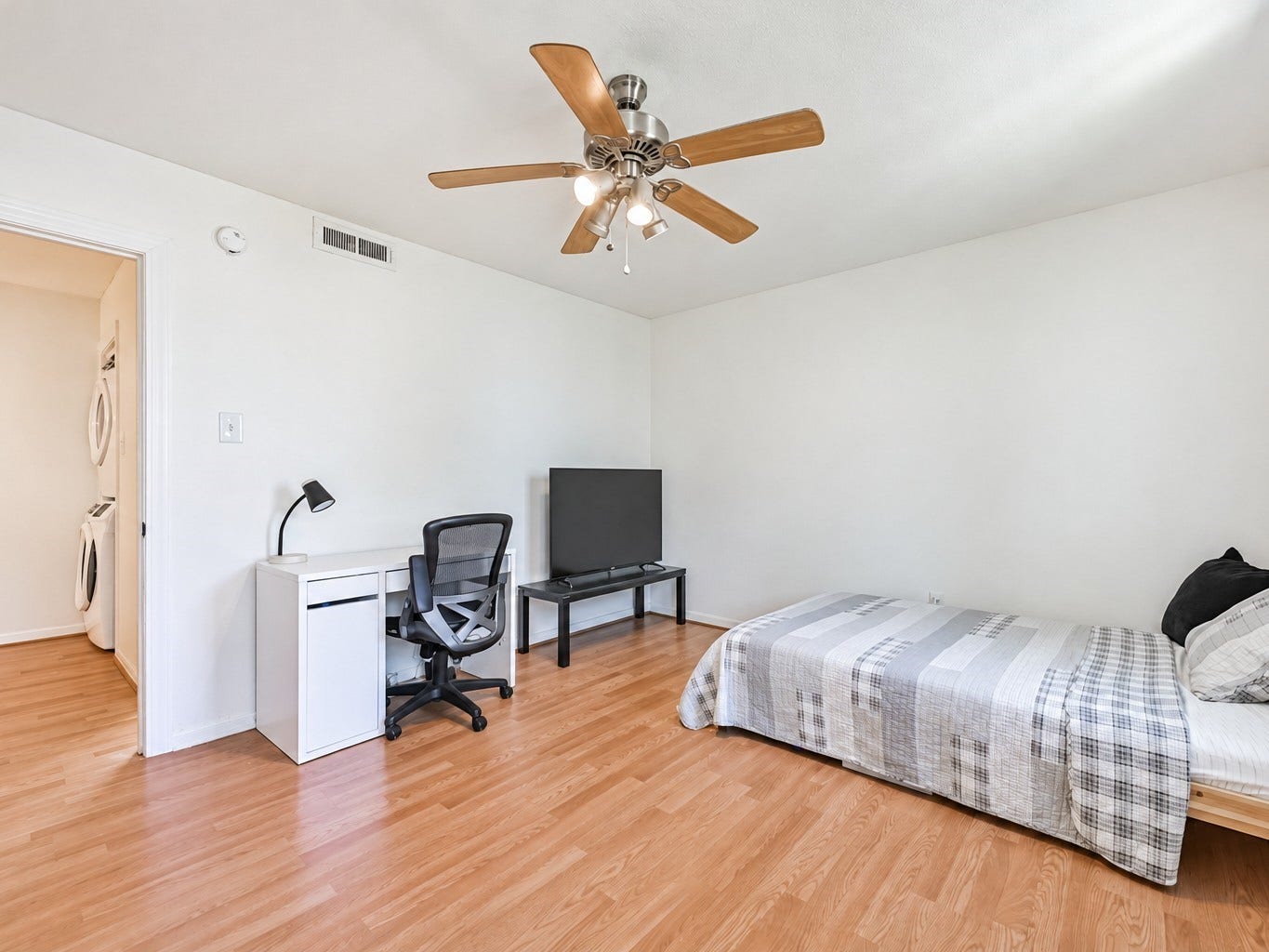 5215 Arboles Drive, #C, Houston, TX 77035 5215 Arboles Drive, #C, Houston, TX 77035